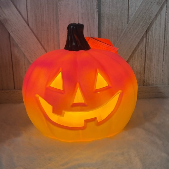 Target Hyde and Eek 2023 Halloween Lit Pumpkin - Picture 2 of 12